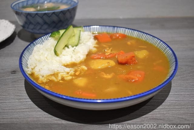 秝秝飽滿手工水餃新港店。多達12種不同風物水餃，可選擇。料多實在。剝皮辣椒豬肉餃/鄉村絲瓜干貝豬肉水餃/麻香九層塔豬肉水餃