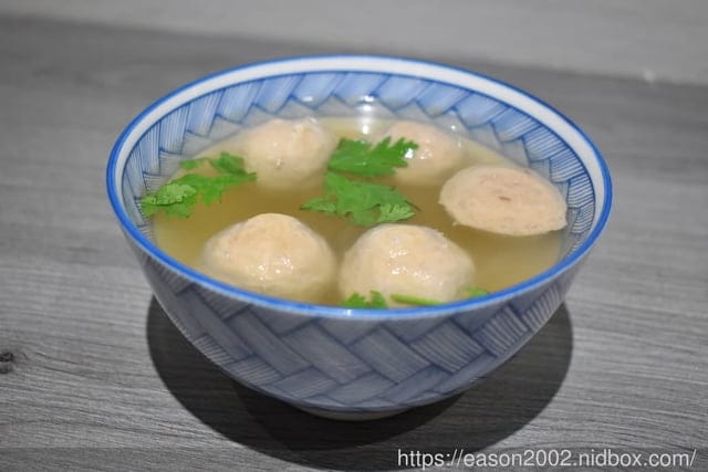 秝秝飽滿手工水餃新港店。多達12種不同風物水餃，可選擇。料多實在。剝皮辣椒豬肉餃/鄉村絲瓜干貝豬肉水餃/麻香九層塔豬肉水餃