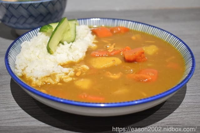 秝秝飽滿手工水餃新港店。多達12種不同風物水餃，可選擇。料多實在。剝皮辣椒豬肉餃/鄉村絲瓜干貝豬肉水餃/麻香九層塔豬肉水餃