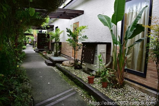 鯉魚潭周邊民宿推薦。#潭心閣民宿。客製化的早餐/備品齊全/小木屋的設計/餵魚趣。風光明媚的渡假聖地