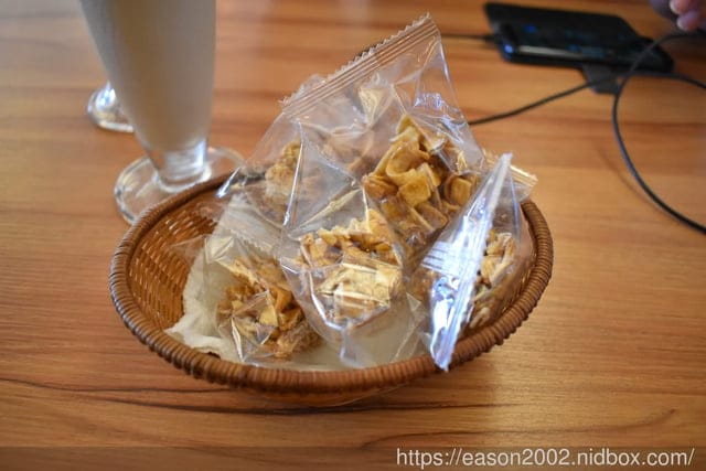 花蓮北濱下午茶推薦。花蓮#秘密海咖啡。揭開花蓮北濱的神秘面紗，可愛的小熊維尼，裝置藝術。花蓮拍照打卡點推薦