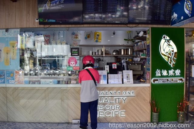 西門町手搖飲推薦。魚池貳壹（西門店）。手作不同風味珍珠，Q彈吃出原始風味。夏季沁涼飲品最佳首選，正港欸透心涼