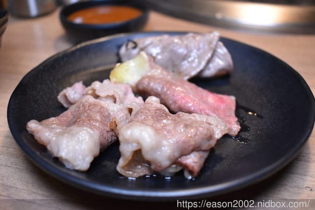板橋燒肉吃到飽推薦。#燒肉殿-頂級燒肉吃到飽專門店（板橋店）。近板橋捷運站。提供上百種食材可選擇，冰淇淋飲料吧無限量供應