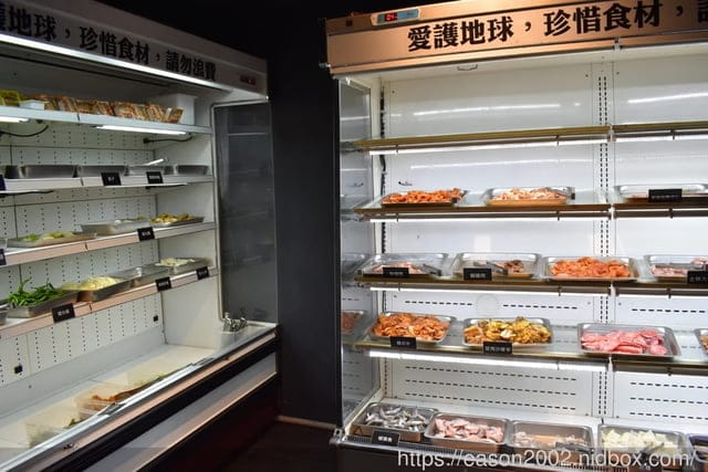 板橋燒肉吃到飽推薦。#燒肉殿-頂級燒肉吃到飽專門店（板橋店）。近板橋捷運站。提供上百種食材可選擇，冰淇淋飲料吧無限量供應