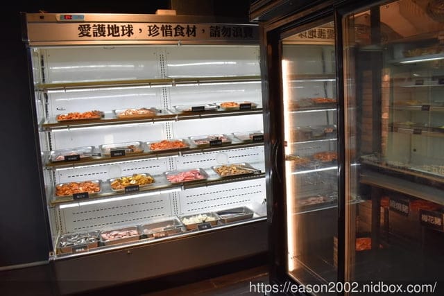 板橋燒肉吃到飽推薦。#燒肉殿-頂級燒肉吃到飽專門店（板橋店）。近板橋捷運站。提供上百種食材可選擇，冰淇淋飲料吧無限量供應