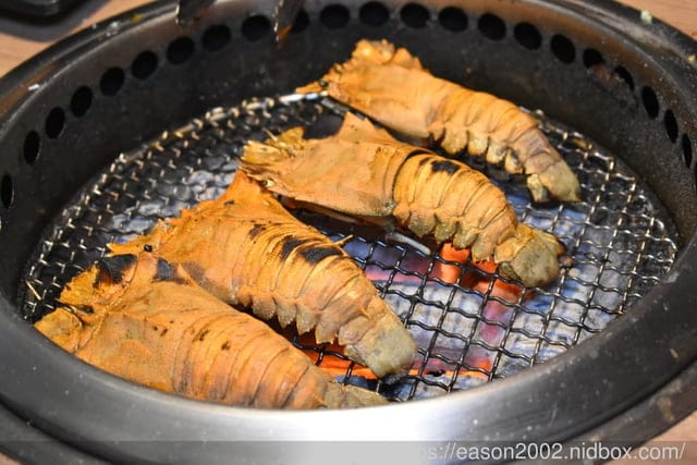 板橋燒肉吃到飽推薦。#燒肉殿-頂級燒肉吃到飽專門店（板橋店）。近板橋捷運站。提供上百種食材可選擇，冰淇淋飲料吧無限量供應