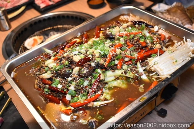 板橋燒肉吃到飽推薦。#燒肉殿-頂級燒肉吃到飽專門店（板橋店）。近板橋捷運站。提供上百種食材可選擇，冰淇淋飲料吧無限量供應