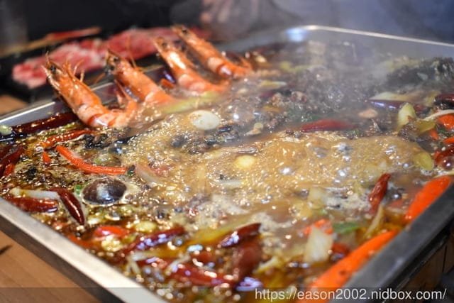 板橋燒肉吃到飽推薦。#燒肉殿-頂級燒肉吃到飽專門店（板橋店）。近板橋捷運站。提供上百種食材可選擇，冰淇淋飲料吧無限量供應