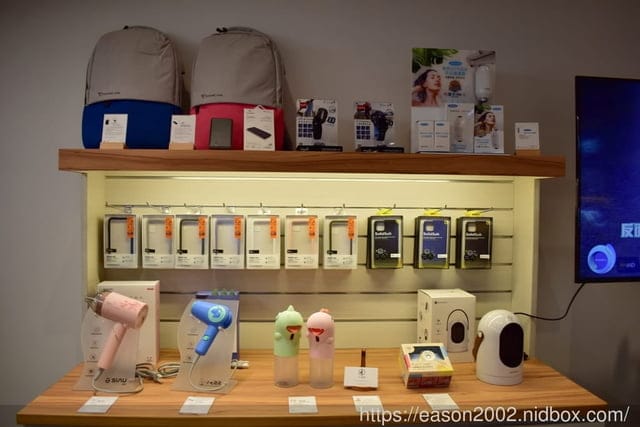 找生活大小物，來JC科技就對了！JC科技新莊宏匯店。結合智慧、文創、質感好物