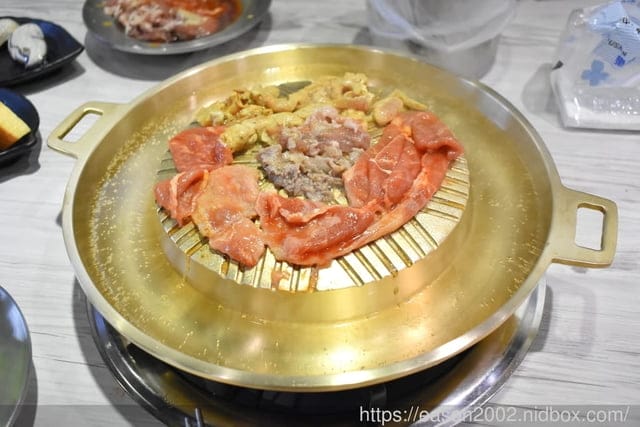 只要NT$299起，就能盡情享受鍋物&韓式銅盤烤肉。#板橋辛海鍋物。自助式吃到飽