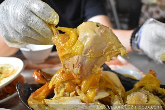 鯉魚潭周邊美食。#樹屋餐廳。正統的花蓮原住民美食，桶仔雞/刺蔥煎蛋/炒青菜/黃蒜白蝦