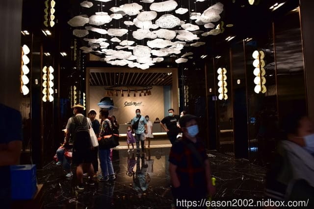 近X-PARK、華泰名城、新光影城。和逸飯店桃園館。使用大量海洋元素的裝置藝術，創造出海洋渡假風的飯店
