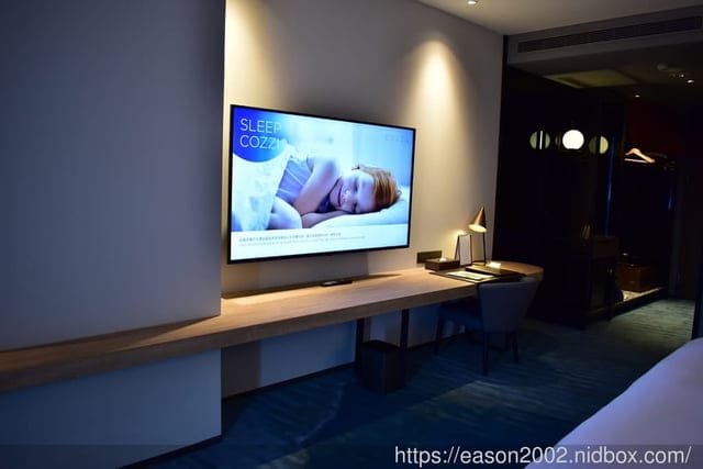 近X-PARK、華泰名城、新光影城。和逸飯店桃園館。使用大量海洋元素的裝置藝術，創造出海洋渡假風的飯店