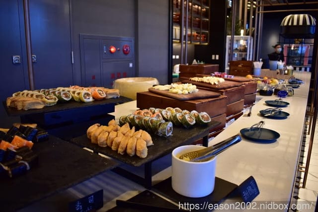 近X-PARK、華泰名城、新光影城。和逸飯店桃園館。使用大量海洋元素的裝置藝術，創造出海洋渡假風的飯店