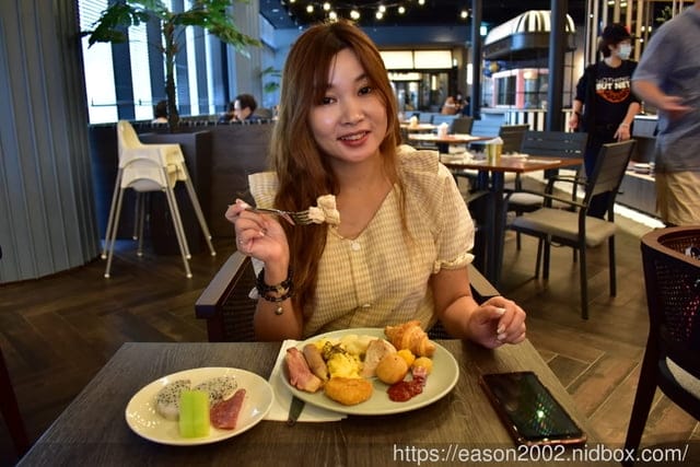 近X-PARK、華泰名城、新光影城。和逸飯店桃園館。使用大量海洋元素的裝置藝術，創造出海洋渡假風的飯店