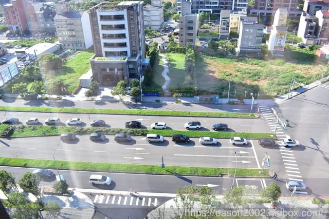 近X-PARK、華泰名城、新光影城。和逸飯店桃園館。使用大量海洋元素的裝置藝術，創造出海洋渡假風的飯店