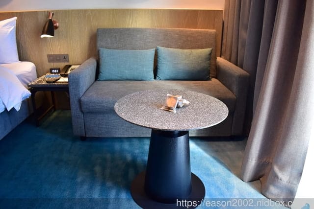 近X-PARK、華泰名城、新光影城。和逸飯店桃園館。使用大量海洋元素的裝置藝術，創造出海洋渡假風的飯店