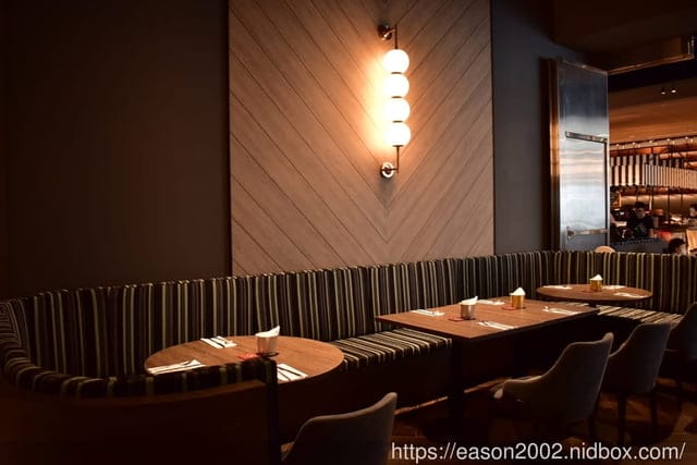 近X-PARK、華泰名城、新光影城。和逸飯店桃園館。使用大量海洋元素的裝置藝術，創造出海洋渡假風的飯店