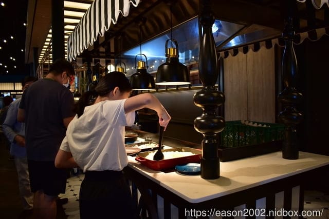 近X-PARK、華泰名城、新光影城。和逸飯店桃園館。使用大量海洋元素的裝置藝術，創造出海洋渡假風的飯店