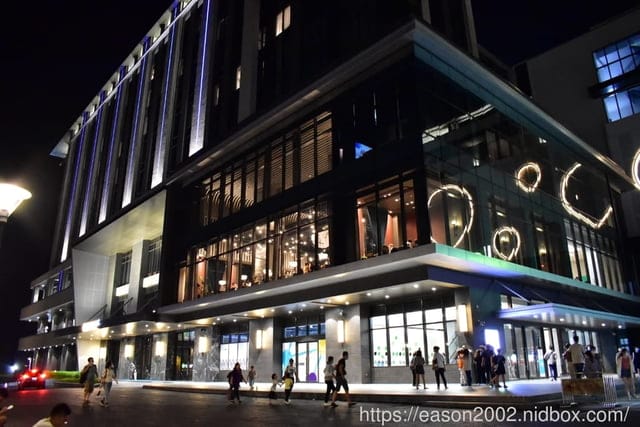 近X-PARK、華泰名城、新光影城。和逸飯店桃園館。使用大量海洋元素的裝置藝術，創造出海洋渡假風的飯店