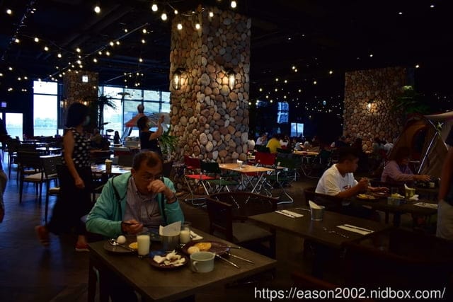 近X-PARK、華泰名城、新光影城。和逸飯店桃園館。使用大量海洋元素的裝置藝術，創造出海洋渡假風的飯店