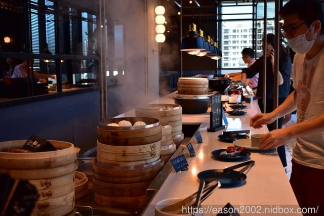 近X-PARK、華泰名城、新光影城。和逸飯店桃園館。使用大量海洋元素的裝置藝術，創造出海洋渡假風的飯店