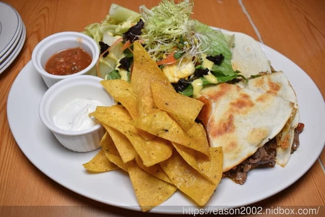 東門捷運美食。Focus Kitchen肯恩廚房。美式復古的用餐環境，聚餐約會的好地方