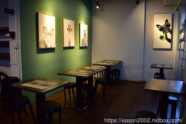 （文末抽獎）台中住宿推薦。我們有故事旅店。提供USB充電插孔/免費wifi/親子互動遊戲區