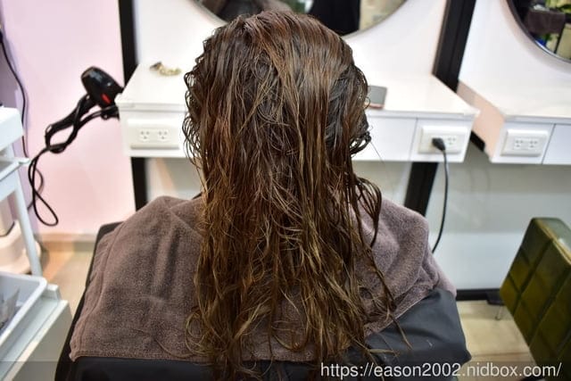 台中深層護髮逢甲推薦。#V+hair。V plus hair設計師Vicky。哥德式12段護髮。去除毛躁感。立即保濕又光澤。內有影片實錄