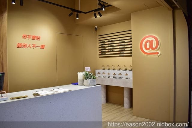 淡水手搖飲推薦。署茗職茶AtTea新北淡水店。優惠期間，指定商品第二杯半價。淡水老街手搖飲推薦