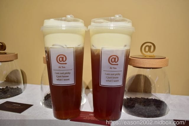 淡水手搖飲推薦。署茗職茶AtTea新北淡水店。優惠期間，指定商品第二杯半價。淡水老街手搖飲推薦