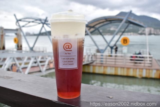 淡水手搖飲推薦。署茗職茶AtTea新北淡水店。優惠期間，指定商品第二杯半價。淡水老街手搖飲推薦