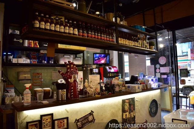 西門美食推薦。史丹貓美式餐廳（西門店）。天啊好大牛肉堡，真材實料的食材，碳烤肉排，香氣四溢
