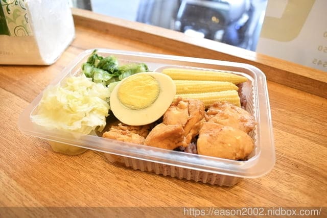 土城海山站健康餐盒。Johnny Bro 健康廚房-土城海山店。水炒蔬菜，熱量標示，養生健康料理餐盒推薦
