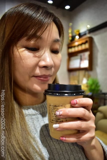 中和美甲。艾蜜兒國際韓式紋繡睫毛美學。中和耐心細心的美甲師推薦