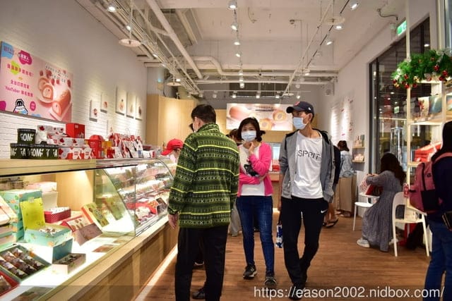 亞尼克菓子工坊新莊店。新開幕，新鮮好吃的生乳捲。原味生乳捲/雪戀莓生乳捲/鮮芋奶霜生乳捲