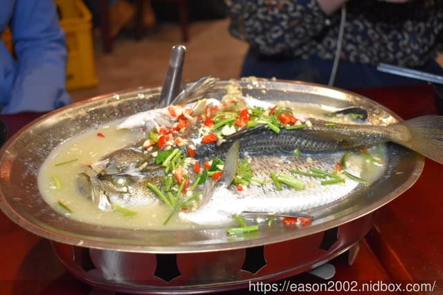 市民大道快炒店推薦。完鍋子熱炒店。中國風的熱炒店。菜色選擇多樣化，價格親民，下班聚會的好地方