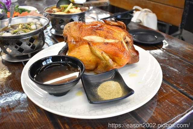 宜蘭美食推薦。五結百匯窯烤雞海鮮快炒餐廳。宜蘭十大美食獎。香氣四溢的窯烤雞