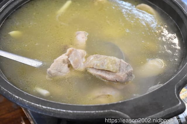 宜蘭美食推薦。五結百匯窯烤雞海鮮快炒餐廳。宜蘭十大美食獎。香氣四溢的窯烤雞