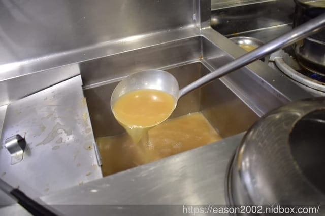 板橋美食推薦。靖豚骨麻辣燙。食材選擇多樣化，連湯頭都可以選擇的麻辣燙