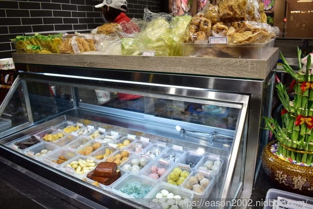 板橋美食推薦。靖豚骨麻辣燙。食材選擇多樣化，連湯頭都可以選擇的麻辣燙
