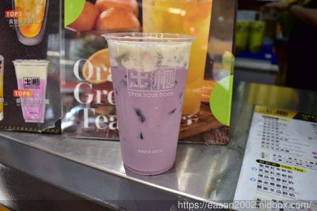 台中手搖飲推薦。#出櫃逢甲旗艦店。網友都在推的超好喝蕎麥飲品。茶香四溢 /芝士厚奶蓋~超浮誇