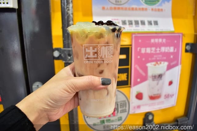 台中手搖飲推薦。#出櫃逢甲旗艦店。網友都在推的超好喝蕎麥飲品。茶香四溢 /芝士厚奶蓋~超浮誇