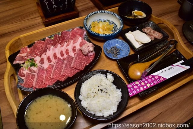 板橋美食推薦。阿彤北和牛海鮮燒肉板橋江子翠店。享受頂級和牛在烤盤上滋滋作響的美味