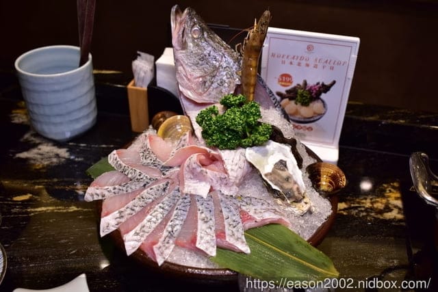 台北美食推薦。火鍋界COACH”美稱的『二本松涮涮屋』，是由年輕帥氣的主廚兄弟檔經營，知名歌手5566王仁甫小樂、瘦子、小賴、呂士軒都曾來用餐，網紅博恩夜夜秀博恩，木曜4超玩，2021新菜單