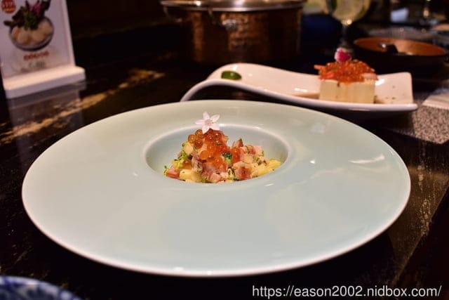 台北美食推薦。火鍋界COACH”美稱的『二本松涮涮屋』，是由年輕帥氣的主廚兄弟檔經營，知名歌手5566王仁甫小樂、瘦子、小賴、呂士軒都曾來用餐，網紅博恩夜夜秀博恩，木曜4超玩，2021新菜單