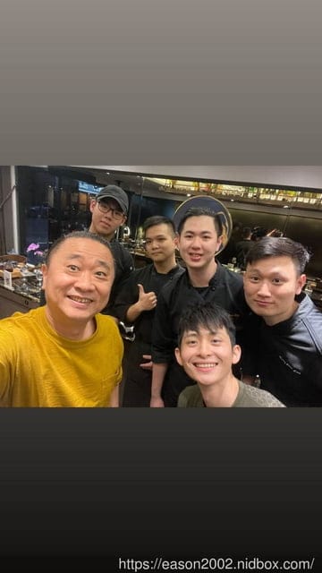 台北美食推薦。火鍋界COACH”美稱的『二本松涮涮屋』，是由年輕帥氣的主廚兄弟檔經營，知名歌手5566王仁甫小樂、瘦子、小賴、呂士軒都曾來用餐，網紅博恩夜夜秀博恩，木曜4超玩，2021新菜單