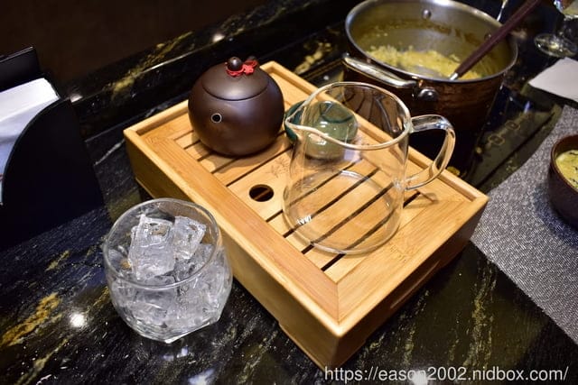 台北美食推薦。火鍋界COACH”美稱的『二本松涮涮屋』，是由年輕帥氣的主廚兄弟檔經營，知名歌手5566王仁甫小樂、瘦子、小賴、呂士軒都曾來用餐，網紅博恩夜夜秀博恩，木曜4超玩，2021新菜單