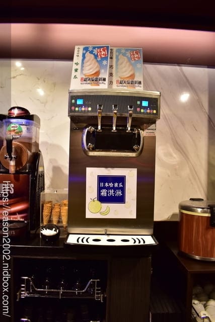 台北公司聚餐吃到飽。嗨蝦蝦百匯鍋物吃到飽。新鮮海鮮/肉品/飲料/甜品/鍋物/握壽司…等，任你吃，吃到飽