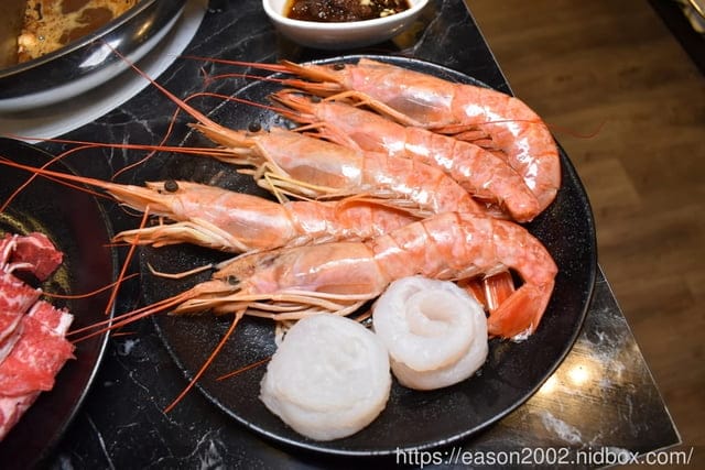 台北公司聚餐吃到飽。嗨蝦蝦百匯鍋物吃到飽。新鮮海鮮/肉品/飲料/甜品/鍋物/握壽司…等，任你吃，吃到飽